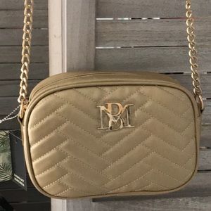 BADGLEY MISCHKA VEGAN LEATHER CAMERA BAG W/SLIP POCKET ON THE BACK